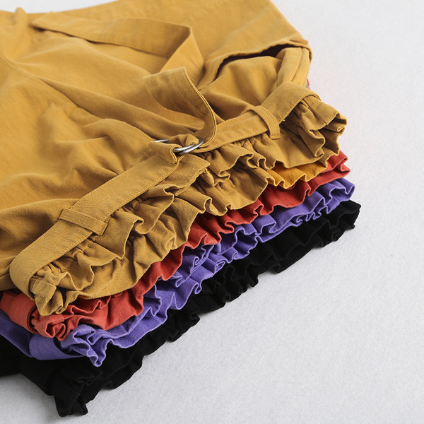 Mitmes värvitoonis vabaaja naiste lühikesed püksid vööga