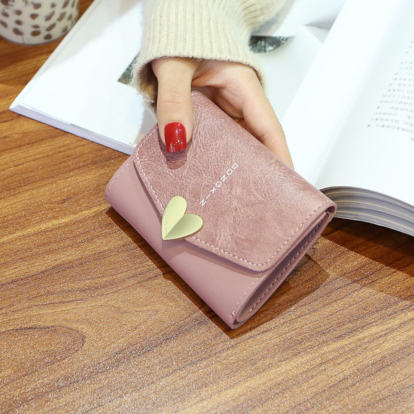 Női bőr pénztárca fém szívvel