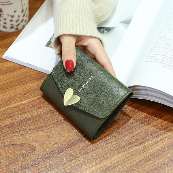 Női bőr pénztárca fém szívvel