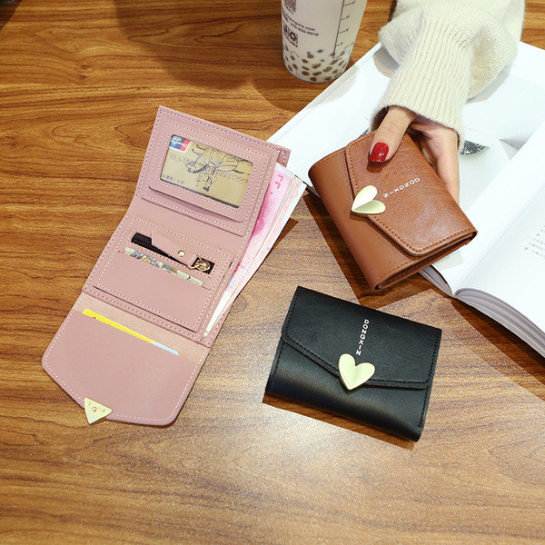 Női bőr pénztárca fém szívvel