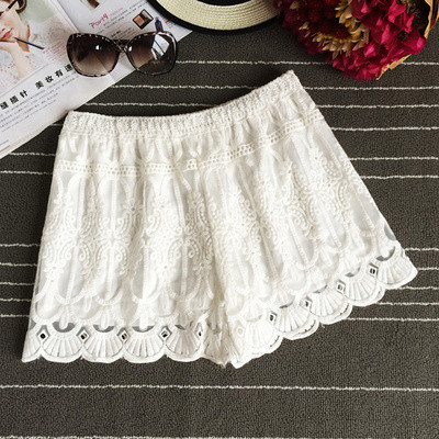 Pantaloni scurti casual dama cu broderie