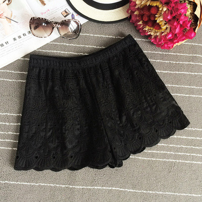 Pantaloni scurti casual dama cu broderie