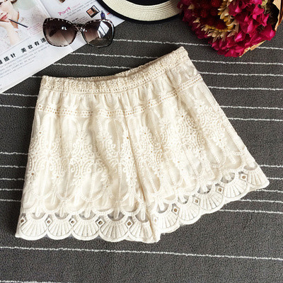 Pantaloni scurti casual dama cu broderie