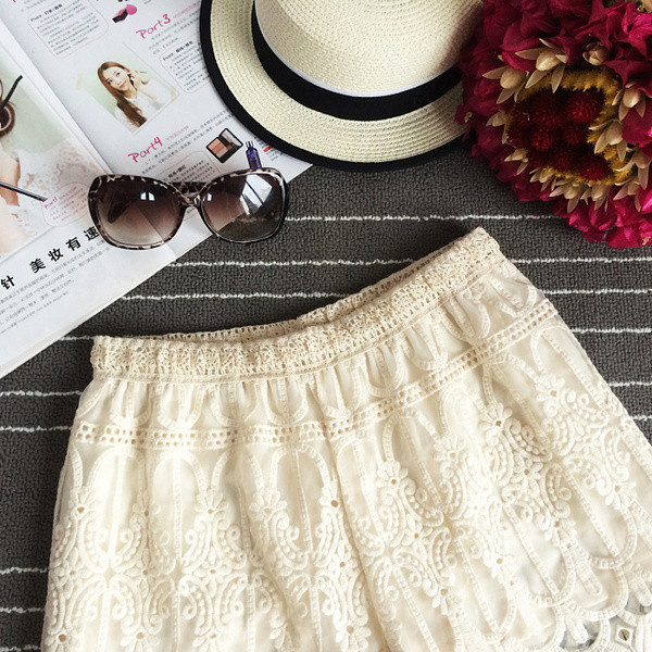 Pantaloni scurti casual dama cu broderie