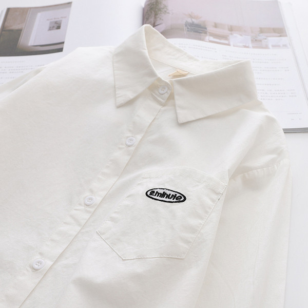 Moodne naiste särk klassikalise krae ja pikkade varrukatega