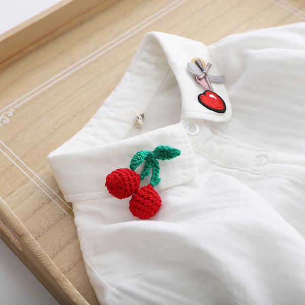 Vienkrāsains sieviešu krekls ar klasisku apkakli un garām piedurknēm