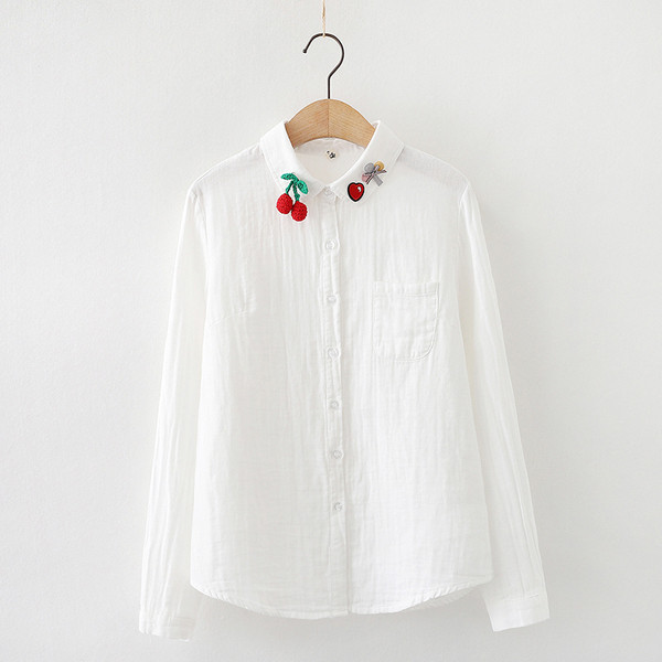 Vienkrāsains sieviešu krekls ar klasisku apkakli un garām piedurknēm