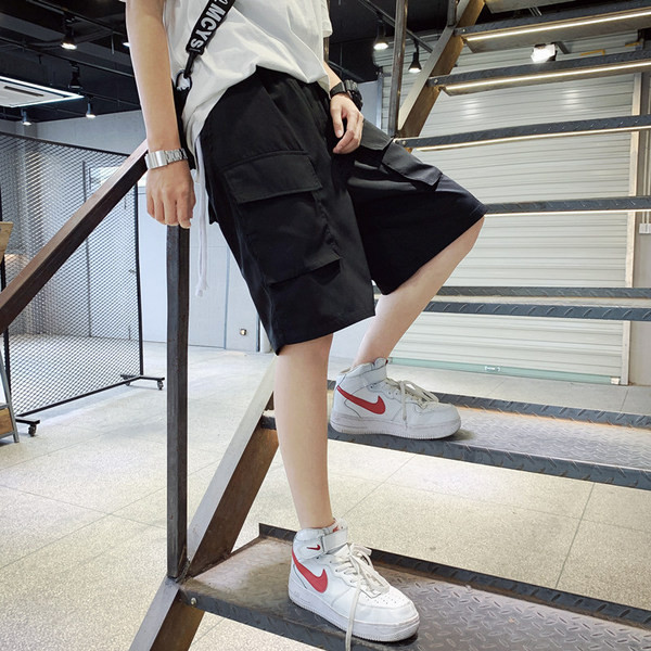 Térdig érő nyári rövidnadrág zsebekkel