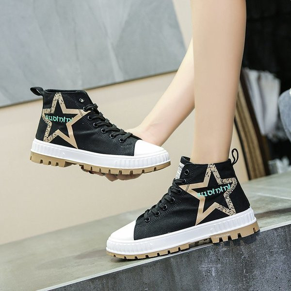 Γυναικεία casual αθλητικά παπούτσια με επίπεδη σόλα και κορδόνια σε μαύρο, μπεζ και λευκό χρώμα