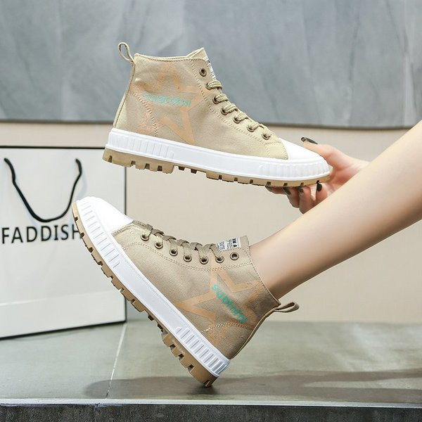 Γυναικεία casual αθλητικά παπούτσια με επίπεδη σόλα και κορδόνια σε μαύρο, μπεζ και λευκό χρώμα