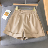 Mūsdienīgi sieviešu šorti - ar augstu vidukli ar kabatām