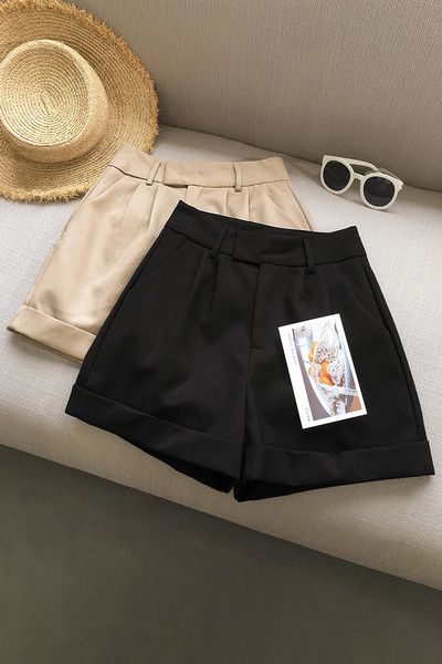 Mūsdienīgi sieviešu šorti - ar augstu vidukli ar kabatām