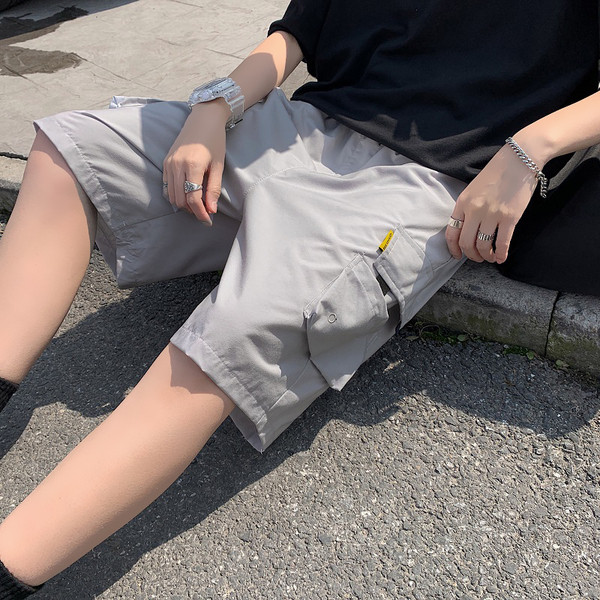 Pantaloni cargo de vară până la genunchi