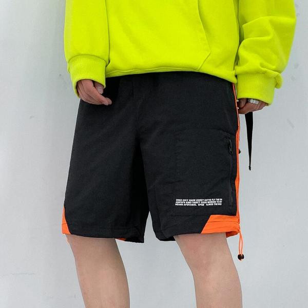 Lühikesed lukuga ja lipsudega lühikesed püksid