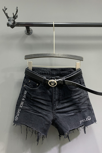 Modern farmer rövidnadrág övvel, szakadt elemekkel