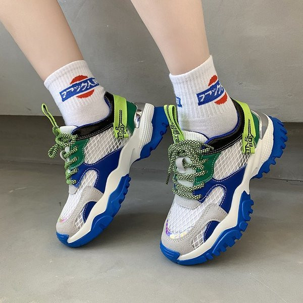 Alkalmi női tornacipő új modellje színes talppal