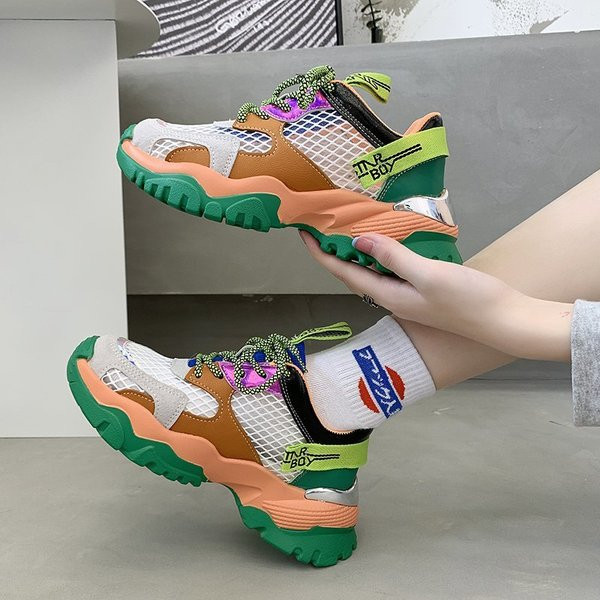 Alkalmi női tornacipő új modellje színes talppal