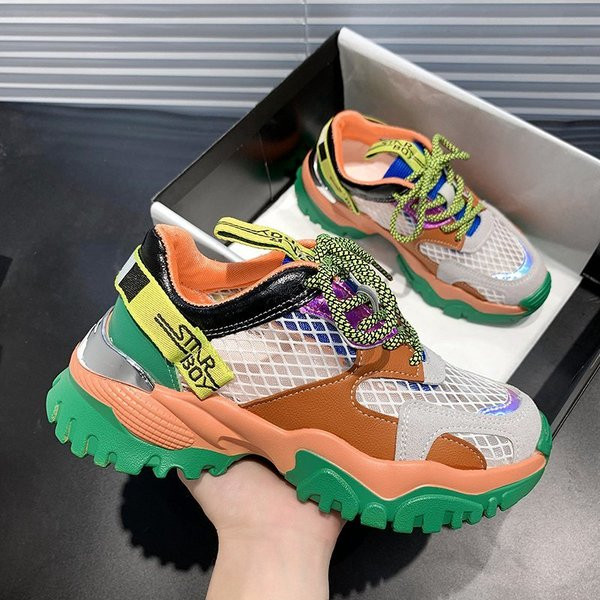 Alkalmi női tornacipő új modellje színes talppal