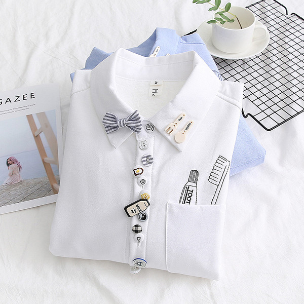 Modern női ing klasszikus gallérral és 3D elemekkel