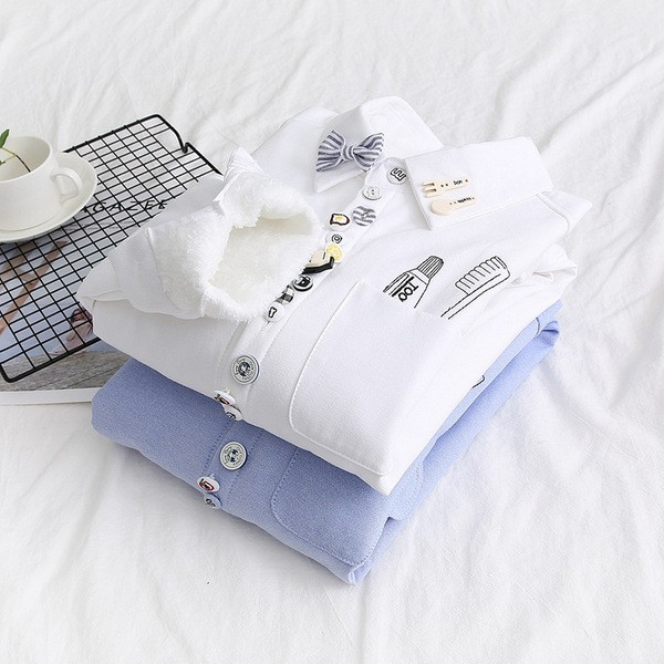 Modern női ing klasszikus gallérral és 3D elemekkel