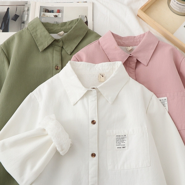 Klassikalise krae ja pikkade varrukatega vabaaja naiste särk