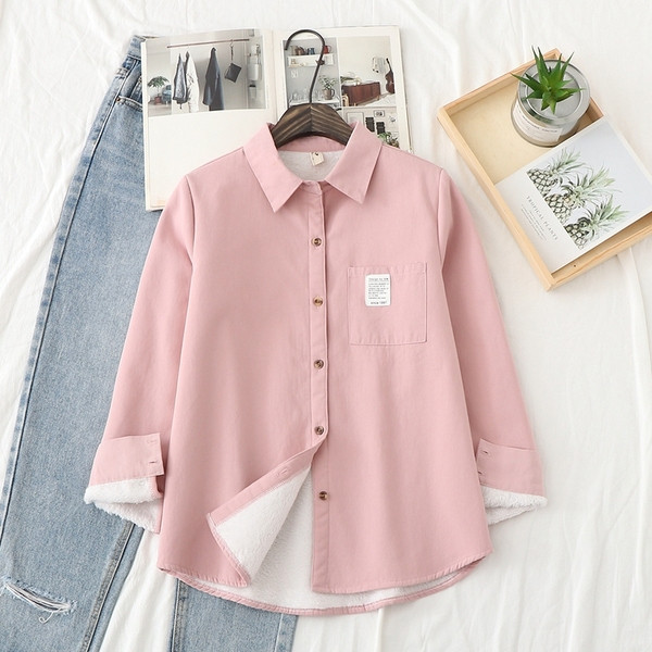 Klassikalise krae ja pikkade varrukatega vabaaja naiste särk