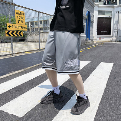 Laiad 3/4 lühikesed püksid kirjadega