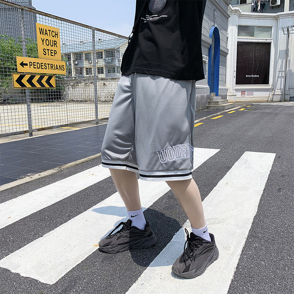 Laiad 3/4 lühikesed püksid kirjadega