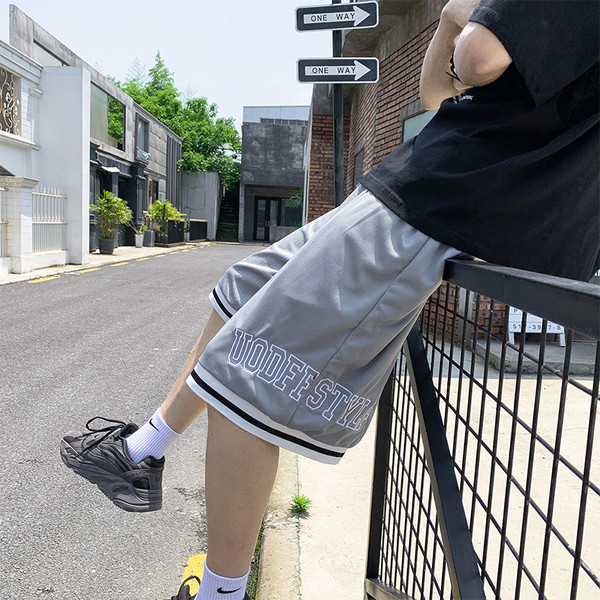 Laiad 3/4 lühikesed püksid kirjadega