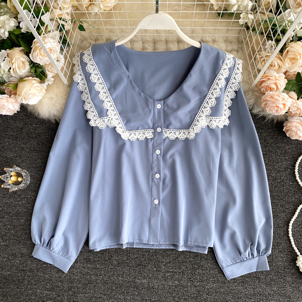 Moodne ümara dekoltee ja nööpidega naiste särk