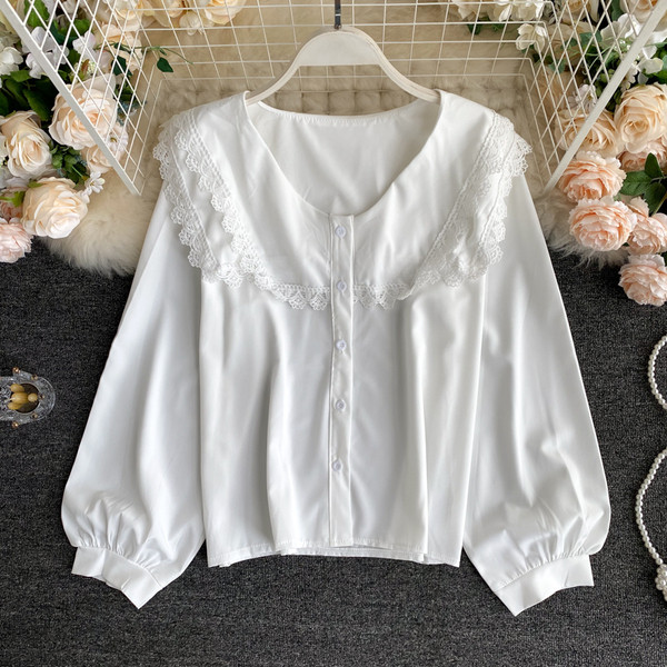 Moodne ümara dekoltee ja nööpidega naiste särk