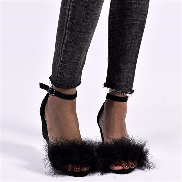 Elegantsed pandla ja udusulega naiste kõrge kontsaga kingad