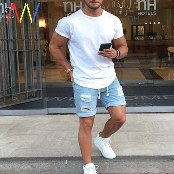 Moodsad rebenenud motiividega lühikesed liibuvad teksad