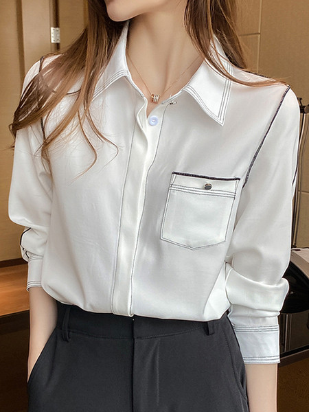 Klassikalise krae ja valge taskuga vabaaja naiste särk