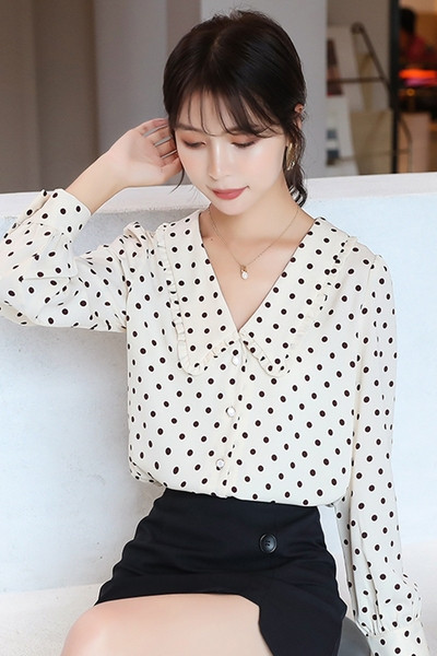 Ikdienas sieviešu krekls ar špica kakla izgriezumu un garām piedurknēm