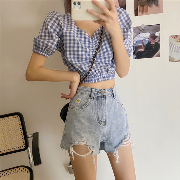 Pantaloni scurți moderni de damă cu margarete și motive rupte