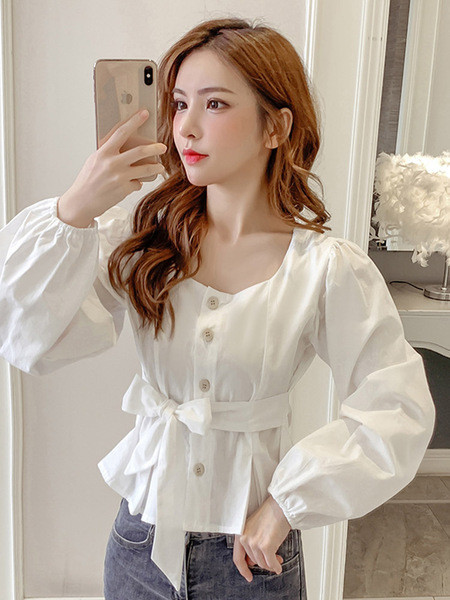 Stiilne naiste särk kandilise dekoltee ja nööpidega