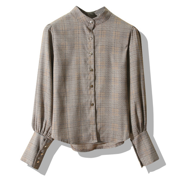 Stiilne kahevärviline paela ja pikkade varrukatega naiste särk