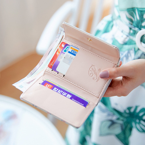 Portofel mic de dama cu flori si inchidere metalica