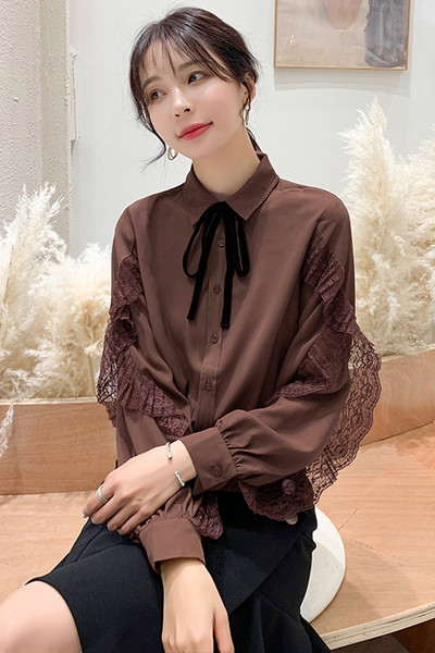 Klassikalise krae, pitsi ja paelaga vabaaja naiste särk