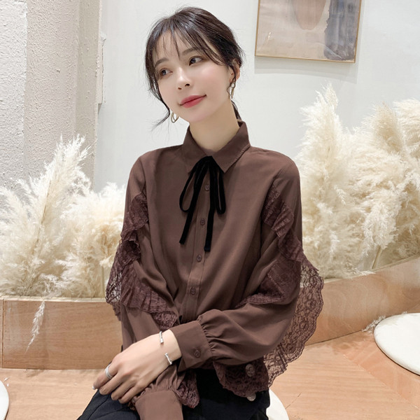 Klassikalise krae, pitsi ja paelaga vabaaja naiste särk