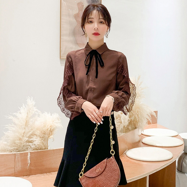 Klassikalise krae, pitsi ja paelaga vabaaja naiste särk