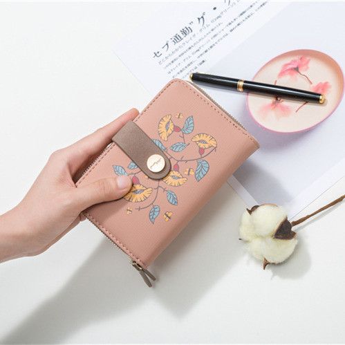 Naiste lillede ja lukuga nahast rahakott