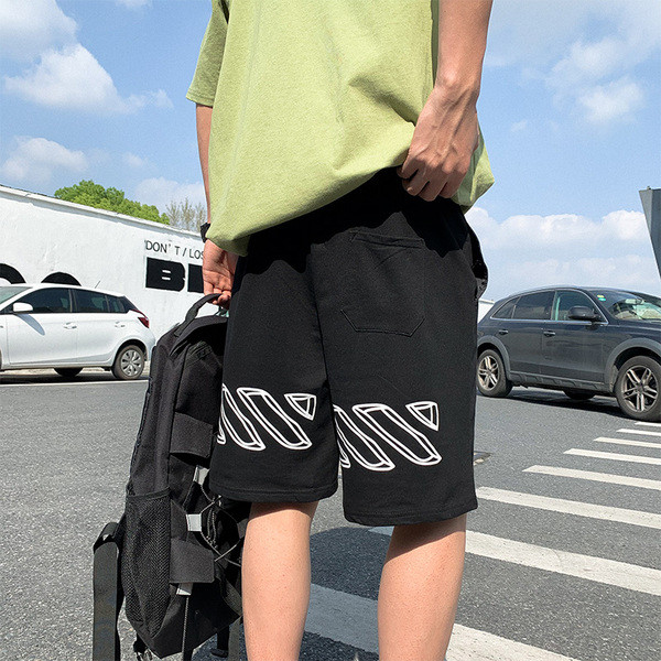 Sport-alkalmi rövidnadrág feliratokkal és 3/4 hosszúságú