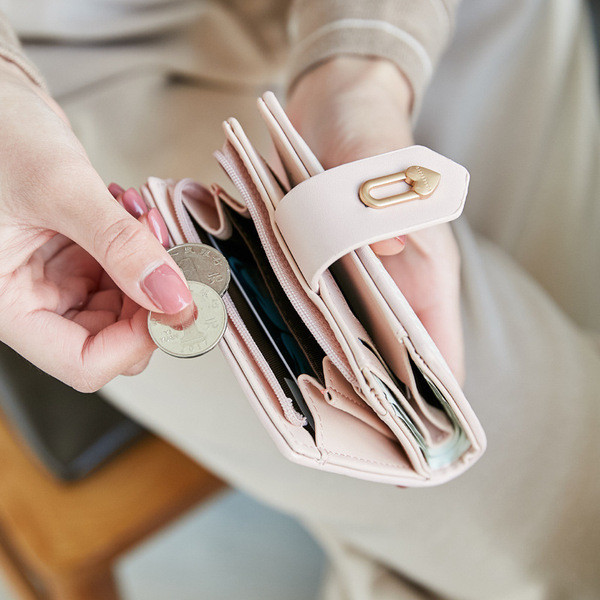 Väike naiste rahakott münditaskuga