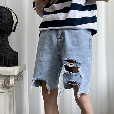 Lai rebenenud motiividega teksapükste mudel