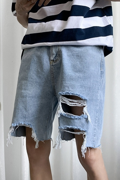 Lai rebenenud motiividega teksapükste mudel