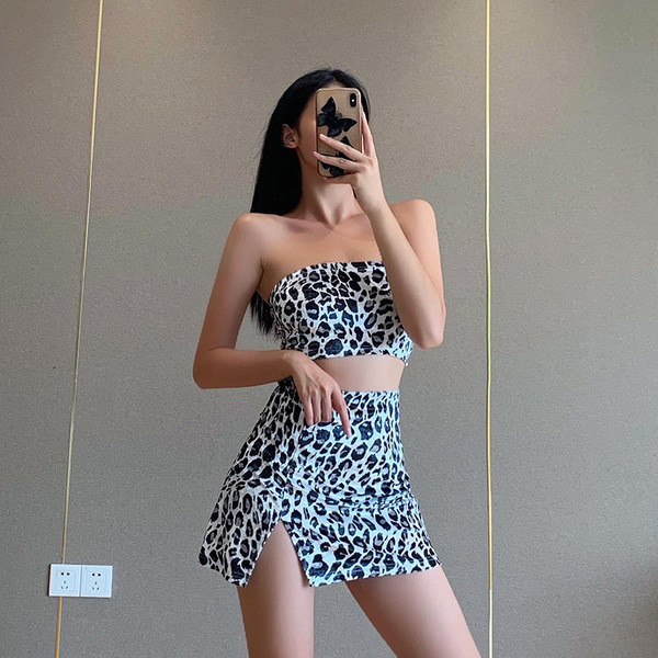 Moodne naiste kaheosaline komplekt rinnaka + seelikuga