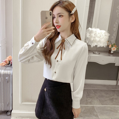 Alkalmi női ing szalaggal és klasszikus gallérral