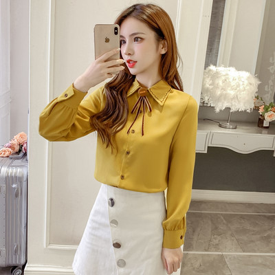 Alkalmi női ing szalaggal és klasszikus gallérral